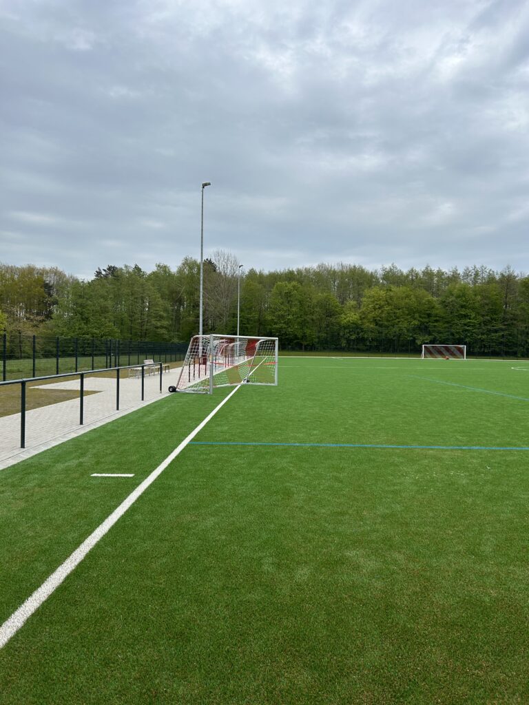 Kunstrasenplatz Eggestadion, Horn